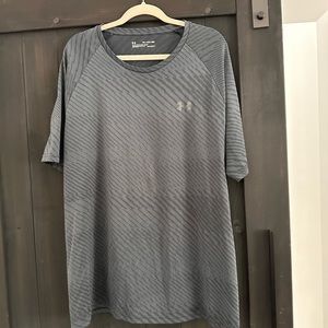 UNDER ARMOUR t-shirt for men